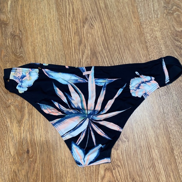 Roxy bikini bottoms - Picture 2 of 3
